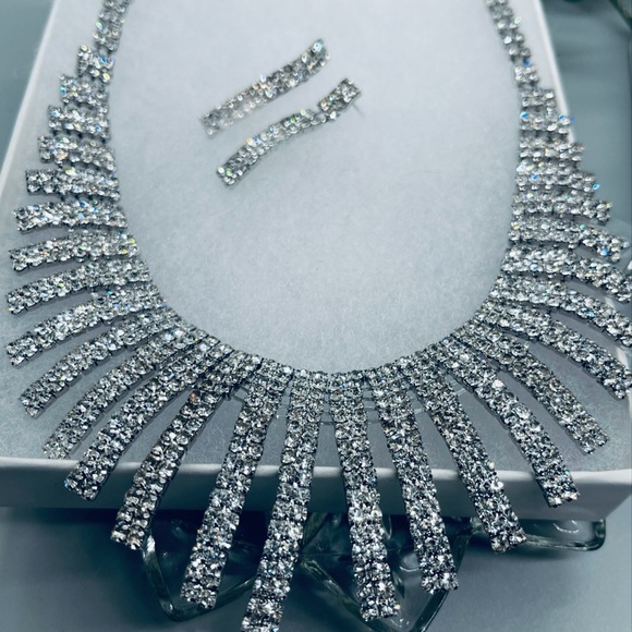 Elegant silver rhinestone crystal necklace earrings set Rhinestone Jewelry Sets - Picture 4 of 6